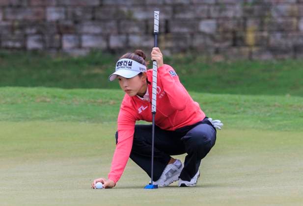 April 18, 2025, Los Angeles, California, USA: Yealimi Noh lines up her putt during the second round of the JM Eagle LA Championship presented by Plastpro on Friday April 18, 2025 at El Caballero Country Club in Tarzana, California. ARIANA RUIZ PI Los Angeles USA - ZUMAp124 20250418_zaa_p124_045 Copyright: xArianaxRuizx