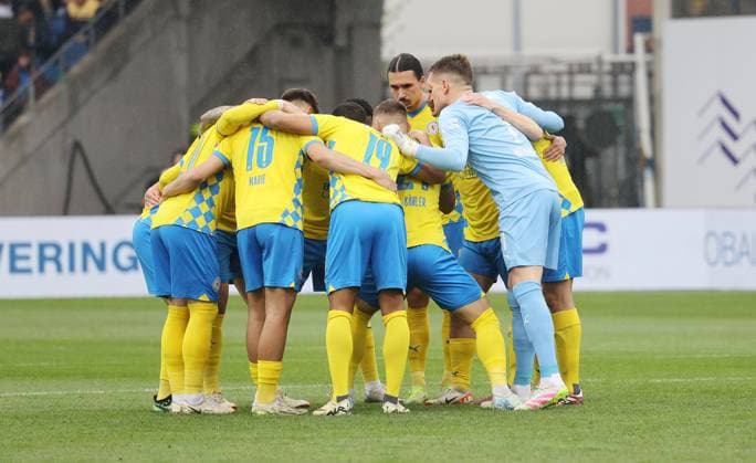 Eintracht BS vs 1. FC Kaiserslautern Braunschweig, 19.04.2025, Fußball, Saison 24 25, 2. Bundesliga, 30. Spieltag, Eintracht Braunschweig vs 1. FC Kaiserslautern, Bild zeigt: Mannschaftskreis bei der Eintracht Braunschweig
