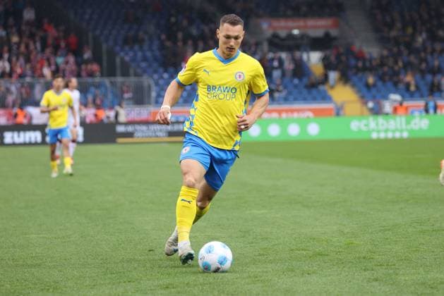 Eintracht BS vs 1. FC Kaiserslautern Braunschweig, 19.04.2025, Fußball, Saison 24 25, 2. Bundesliga, 30. Spieltag, Eintracht Braunschweig vs 1. FC Kaiserslautern, Bild zeigt: Sven Köhler (BTSV, 27) Braunschweig