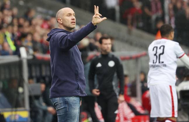 Eintracht BS vs 1. FC Kaiserslautern Braunschweig, 19.04.2025, Fußball, Saison 24 25, 2. Bundesliga, 30. Spieltag, Eintracht Braunschweig vs 1. FC Kaiserslautern, Bild zeigt: Eintracht-Trainer Daniel Scherning Braunschweig