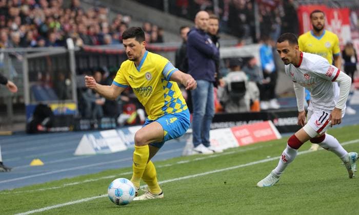 Eintracht BS vs 1. FC Kaiserslautern Braunschweig, 19.04.2025, Fußball, Saison 24 25, 2. Bundesliga, 30. Spieltag, Eintracht Braunschweig vs 1. FC Kaiserslautern, Bild zeigt: Jannis Nikolaou (BTSV, 4) Braunschweig