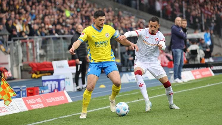 Eintracht BS vs 1. FC Kaiserslautern Braunschweig, 19.04.2025, Fußball, Saison 24 25, 2. Bundesliga, 30. Spieltag, Eintracht Braunschweig vs 1. FC Kaiserslautern, Bild zeigt: Jannis Nikolaou (BTSV, 4) Braunschweig