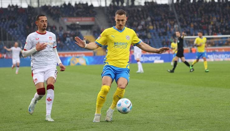 Eintracht BS vs 1. FC Kaiserslautern Braunschweig, 19.04.2025, Fußball, Saison 24 25, 2. Bundesliga, 30. Spieltag, Eintracht Braunschweig vs 1. FC Kaiserslautern, Bild zeigt: Sven Köhler (BTSV, 27) Braunschweig