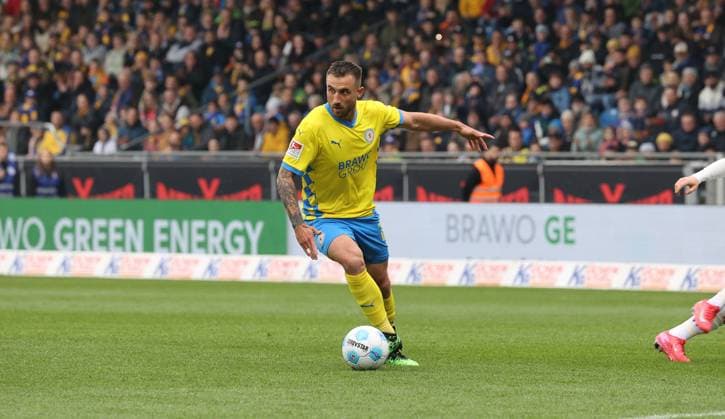 Eintracht BS vs 1. FC Kaiserslautern Braunschweig, 19.04.2025, Fußball, Saison 24 25, 2. Bundesliga, 30. Spieltag, Eintracht Braunschweig vs 1. FC Kaiserslautern, Bild zeigt: Robin Krauße (BTSV, 39) Braunschweig