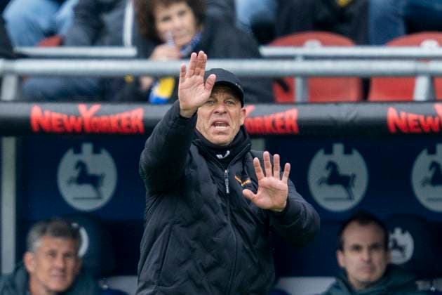 19.04.2025, Eintracht Braunschweig-1. FC Kaiserslautern, 2. Fußball-Bundesliga, im Eintracht-Stadion. Lauterns Trainer Markus Anfang gibt Anweisungen. Wichtiger Hinweis: Gemaess den Vorgaben der DFB und der DFL ist es untersagt, in dem Stadion und oder vom Spiel angefertigte Fotoaufnahmen in Form von Sequenzbildern und oder videoaehnlichen Fotostrecken zu verwerten bzw. verwerten zu lassen.
