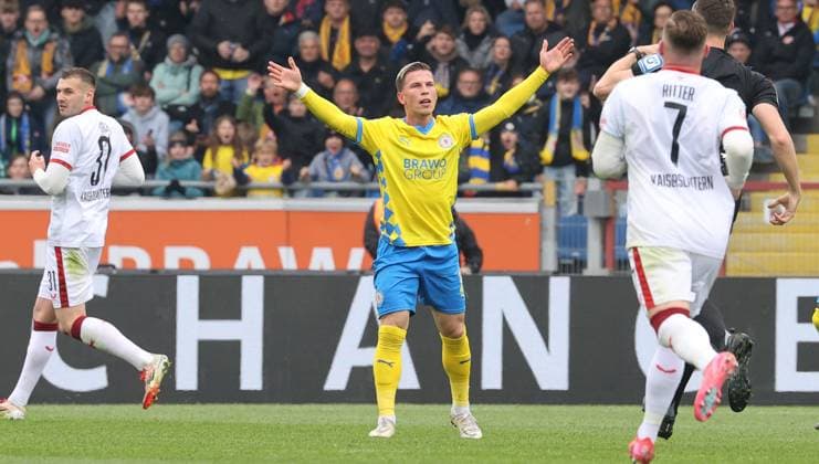 Eintracht BS vs 1. FC Kaiserslautern Braunschweig, 19.04.2025, Fußball, Saison 24 25, 2. Bundesliga, 30. Spieltag, Eintracht Braunschweig vs 1. FC Kaiserslautern, Bild zeigt: Lino Tempelmann (BTSV, 20) Braunschweig