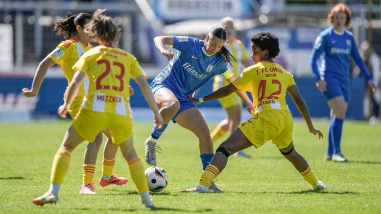Sport Bilder des Tages 19.04.2025, Hänsch-Arena, Meppen, GER, 2. Frauen-Bundesliga: SV Meppen - 1. FC Union Berlin, Selma Licina (SV Meppen 18) DFL REGULATIONS PROHIBIT ANY USE OF PHOTOGRAPHS AS IMAGE SEQUENCES AND OR QUASI-VIDEO. Meppen Niedersachsen Germany Hänsch-Arena