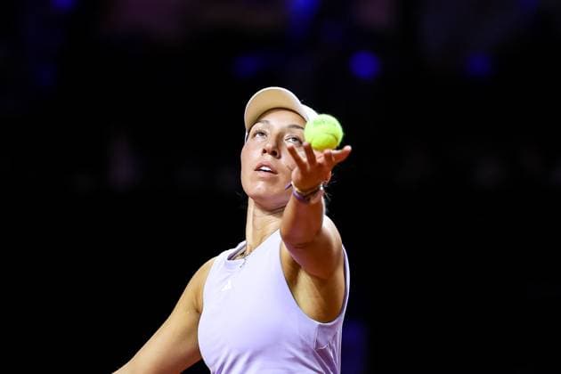 im Bild Jessica Pegula Ekaterina Alexandrova vs Jessica Pegula USA GER, Porsche Tennis Grand Prix GP Stuttgart 2025, WTA500, 19.04.2025 GER, Porsche Tennis Grand Prix GP Stuttgart 2025, WTA500, 19.04.2025 Stuttgart Copyright: xEibner-Pressefoto RogerxBuerkex EP