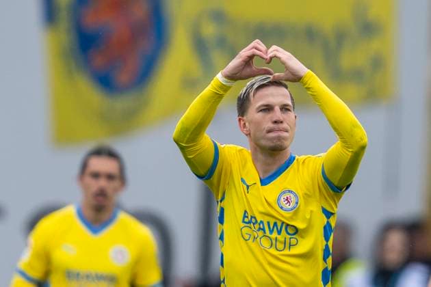 19.04.2025, Eintracht Braunschweig-1. FC Kaiserslautern, 2. Fußball-Bundesliga, im Eintracht-Stadion. Braunschweigs Lino Tempelmann jubelt nach seinem Tor zum 1:0. Wichtiger Hinweis: Gemaess den Vorgaben der DFB und der DFL ist es untersagt, in dem Stadion und oder vom Spiel angefertigte Fotoaufnahmen in Form von Sequenzbildern und oder videoaehnlichen Fotostrecken zu verwerten bzw. verwerten zu lassen.