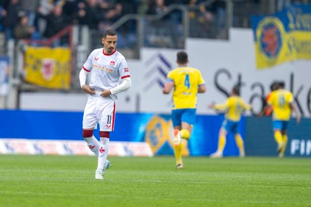 19.04.2025, Eintracht Braunschweig-1. FC Kaiserslautern, 2. Fußball-Bundesliga, im Eintracht-Stadion. Lauterns Kenny Redondo ist enttäuscht nach dem Braunschweiger Tor zum 1:0. Wichtiger Hinweis: Gemaess den Vorgaben der DFB und der DFL ist es untersagt, in dem Stadion und oder vom Spiel angefertigte Fotoaufnahmen in Form von Sequenzbildern und oder videoaehnlichen Fotostrecken zu verwerten bzw. verwerten zu lassen.