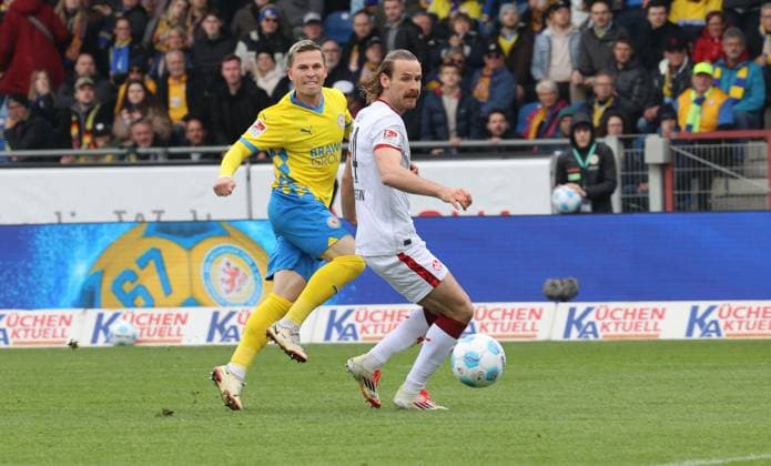 Eintracht BS vs 1. FC Kaiserslautern Braunschweig, 19.04.2025, Fußball, Saison 24 25, 2. Bundesliga, 30. Spieltag, Eintracht Braunschweig vs 1. FC Kaiserslautern, Bild zeigt: Lino Tempelmann (BTSV, 20) erzielt in dieser Szene das Tor zum 1:0 für Braunschweig Braunschweig