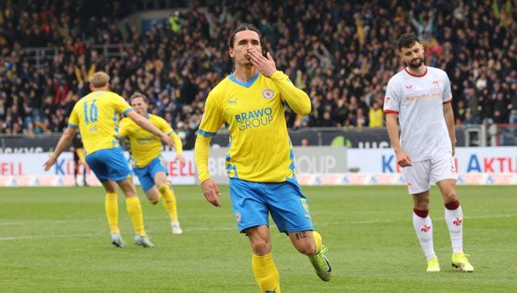 Eintracht BS vs 1. FC Kaiserslautern Braunschweig, 19.04.2025, Fußball, Saison 24 25, 2. Bundesliga, 30. Spieltag, Eintracht Braunschweig vs 1. FC Kaiserslautern, Bild zeigt: Jubel über das Tor zum 2:0 für Braunschweig durch Rayan Philippe (BTSV, 9) Braunschweig