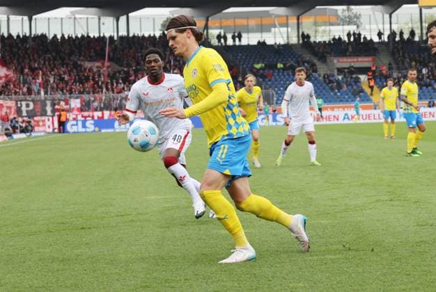 Eintracht BS vs 1. FC Kaiserslautern Braunschweig, 19.04.2025, Fußball, Saison 24 25, 2. Bundesliga, 30. Spieltag, Eintracht Braunschweig vs 1. FC Kaiserslautern, Bild zeigt: Levente Szabo (BTSV, 11) Braunschweig