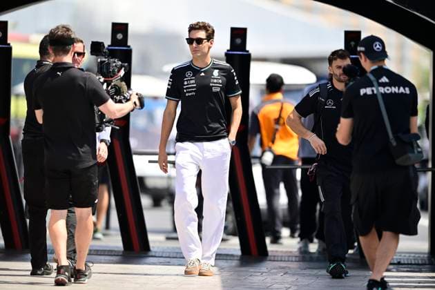 F1 Grand Prix of Saudi Arabia - Qualifying George Russell of Mercedes-AMG Petronas chats during the qualifying of the Saudi Arabia GP, the 5th round of the Formula 1 World Championship, WM, Weltmeisterschaft at Jeddah Corniche Circuit in Jeddah, Saudi Arabia, on April 19, 2025. Jeddah Saudia Arabia  Copyright: xAndreaxDiodatox originalFilename:diodato-f1saudia250419_np83b.jpg