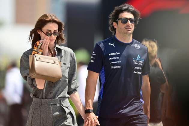F1 Grand Prix of Saudi Arabia - Qualifying Carlos Sainz of Williams Racing and his girlfriend Rebecca Donaldson chat during the qualifying of the Saudi Arabia GP, the 5th round of the Formula 1 World Championship, WM, Weltmeisterschaft at Jeddah Corniche Circuit in Jeddah, Saudi Arabia, on April 19, 2025. Jeddah Saudia Arabia  Copyright: xAndreaxDiodatox originalFilename:diodato-f1saudia250419_npADg.jpg
