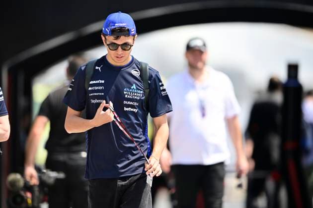 F1 Grand Prix of Saudi Arabia - Qualifying Alexander Albon of the Williams F1 Team chats during the qualifying of the Saudi Arabia GP, the 5th round of the Formula 1 World Championship, WM, Weltmeisterschaft at the Jeddah Corniche Circuit in Jeddah, Saudi Arabia, on April 19, 2025. Jeddah Saudia Arabia  Copyright: xAndreaxDiodatox originalFilename:diodato-f1saudia250419_npI4K.jpg