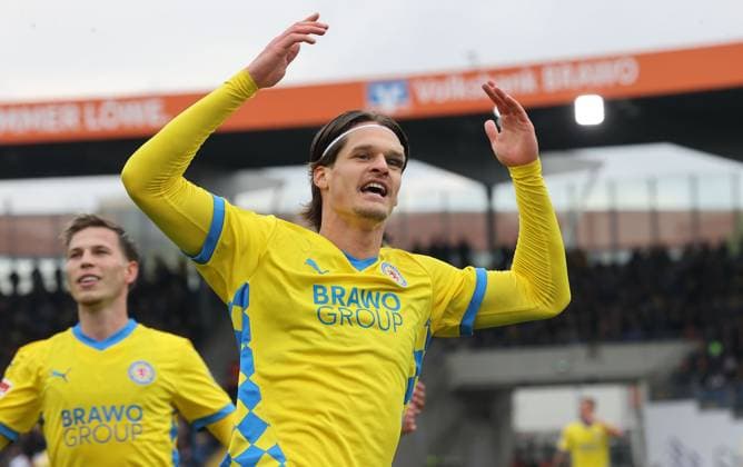 Eintracht BS vs 1. FC Kaiserslautern Braunschweig, 19.04.2025, Fußball, Saison 24 25, 2. Bundesliga, 30. Spieltag, Eintracht Braunschweig vs 1. FC Kaiserslautern, Bild zeigt: Levente Szabo (BTSV, 11) Braunschweig