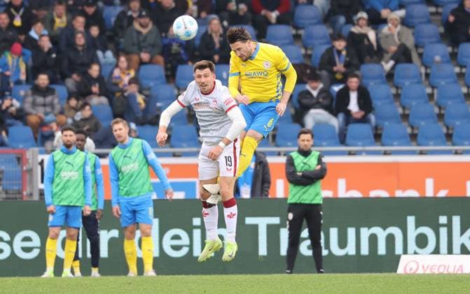 Eintracht BS vs 1. FC Kaiserslautern Braunschweig, 19.04.2025, Fußball, Saison 24 25, 2. Bundesliga, 30. Spieltag, Eintracht Braunschweig vs 1. FC Kaiserslautern, Bild zeigt: Ermin Bicakcic (BTSV, 6) Braunschweig
