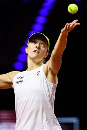 Im Bild Iga Swiatek Jelena Osstapenko LAT vs Iga Swiatek POL GER, Porsche Tennis Grand Prix GP Stuttgart 2025, WTA500, 19.04.2025 GER, Porsche Tennis Grand Prix GP Stuttgart 2025, WTA500, 19.04.2025 Stuttgart Copyright: xEibner-Pressefoto RogerxBuerkex EP