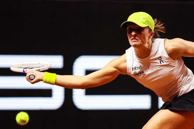 Im Bild Iga Swiatek Jelena Osstapenko LAT vs Iga Swiatek POL GER, Porsche Tennis Grand Prix GP Stuttgart 2025, WTA500, 19.04.2025 GER, Porsche Tennis Grand Prix GP Stuttgart 2025, WTA500, 19.04.2025 Stuttgart Copyright: xEibner-Pressefoto RogerxBuerkex EP