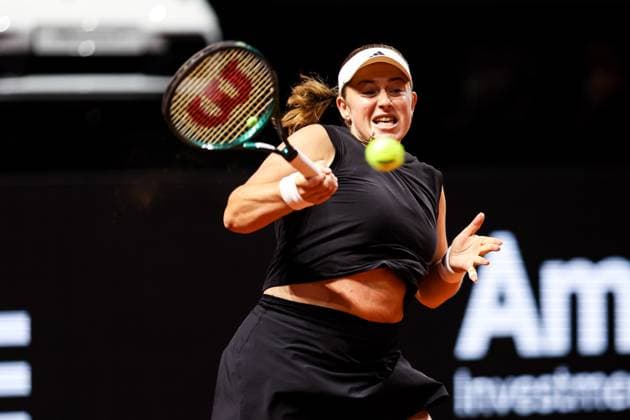 Im Bild Jelena Osstapenko LAT Jelena Osstapenko LAT vs Iga Swiatek POL GER, Porsche Tennis Grand Prix GP Stuttgart 2025, WTA500, 19.04.2025 GER, Porsche Tennis Grand Prix GP Stuttgart 2025, WTA500, 19.04.2025 Stuttgart Copyright: xEibner-Pressefoto RogerxBuerkex EP