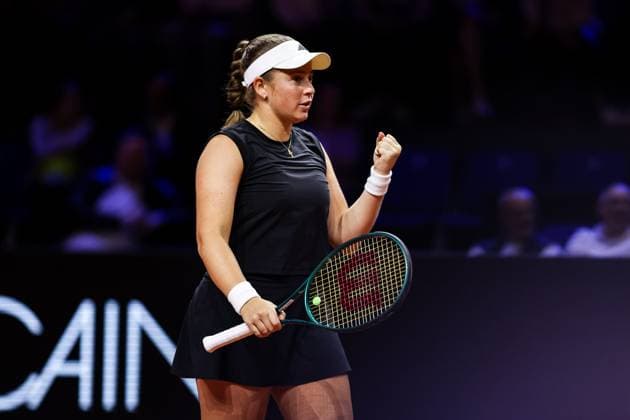 Im Bild Jelena Osstapenko LAT mit Siegesfaust Jelena Osstapenko LAT vs Iga Swiatek POL GER, Porsche Tennis Grand Prix GP Stuttgart 2025, WTA500, 19.04.2025 GER, Porsche Tennis Grand Prix GP Stuttgart 2025, WTA500, 19.04.2025 Stuttgart Copyright: xEibner-Pressefoto RogerxBuerkex EP