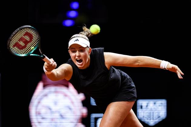 Im Bild Jelena Osstapenko LAT Jelena Osstapenko LAT vs Iga Swiatek POL GER, Porsche Tennis Grand Prix GP Stuttgart 2025, WTA500, 19.04.2025 GER, Porsche Tennis Grand Prix GP Stuttgart 2025, WTA500, 19.04.2025 Stuttgart Copyright: xEibner-Pressefoto RogerxBuerkex EP