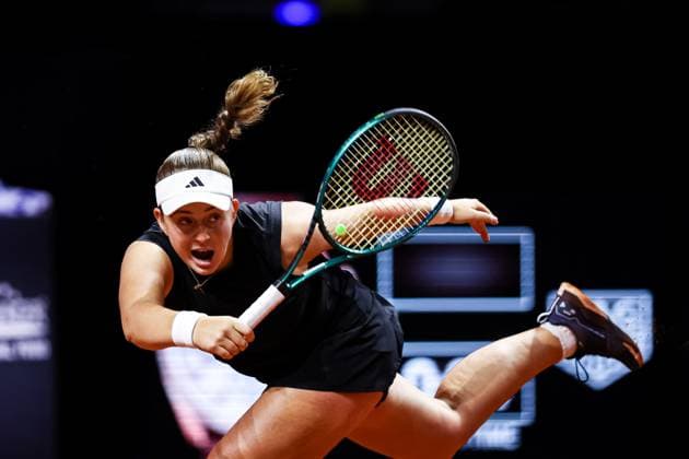 Im Bild Jelena Osstapenko LAT Jelena Osstapenko LAT vs Iga Swiatek POL GER, Porsche Tennis Grand Prix GP Stuttgart 2025, WTA500, 19.04.2025 GER, Porsche Tennis Grand Prix GP Stuttgart 2025, WTA500, 19.04.2025 Stuttgart Copyright: xEibner-Pressefoto RogerxBuerkex EP