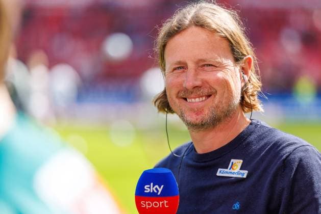1. Fußball Bundesliga: 1. FSV Mainz 05 - VfL Wolfsburg, 19.04.2025 Bo Henriksen (1. FSV Mainz 05, Cheftrainer) vor dem Spiel im Interview Spiel vom 30. Spieltag der Fußball Bundesliga zwischen 1. FSV Mainz 05 und VfL Wolfsburg in der MEWA Arena am 19.04.2025 DFL DFB regulations prohibit any use of photographs as image sequences and or quasi-video. Copyright: xBEAUTIFULxSPORTS Hahnex