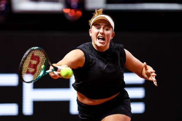 Im Bild Jelena Osstapenko LAT Jelena Osstapenko LAT vs Iga Swiatek POL GER, Porsche Tennis Grand Prix GP Stuttgart 2025, WTA500, 19.04.2025 GER, Porsche Tennis Grand Prix GP Stuttgart 2025, WTA500, 19.04.2025 Stuttgart Copyright: xEibner-Pressefoto RogerxBuerkex EP