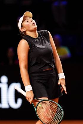 Im Bild Jelena Osstapenko LAT Jelena Osstapenko LAT vs Iga Swiatek POL GER, Porsche Tennis Grand Prix GP Stuttgart 2025, WTA500, 19.04.2025 GER, Porsche Tennis Grand Prix GP Stuttgart 2025, WTA500, 19.04.2025 Stuttgart Copyright: xEibner-Pressefoto RogerxBuerkex EP