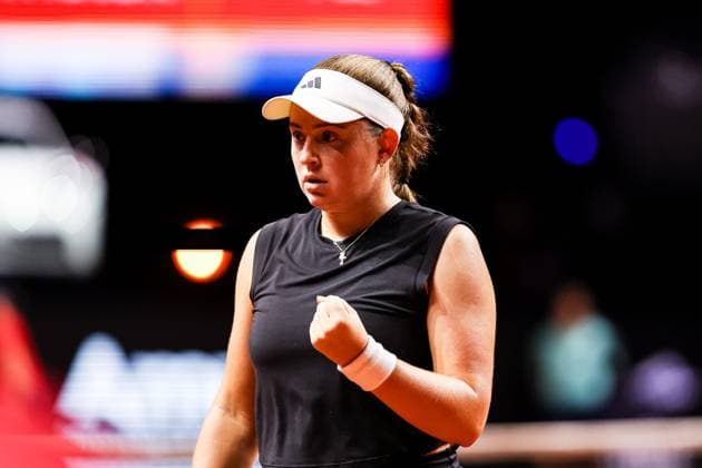 Im Bild Jelena Osstapenko LATmit Siegesfaust Jelena Osstapenko LAT vs Iga Swiatek POL GER, Porsche Tennis Grand Prix GP Stuttgart 2025, WTA500, 19.04.2025 GER, Porsche Tennis Grand Prix GP Stuttgart 2025, WTA500, 19.04.2025 Stuttgart Copyright: xEibner-Pressefoto RogerxBuerkex EP