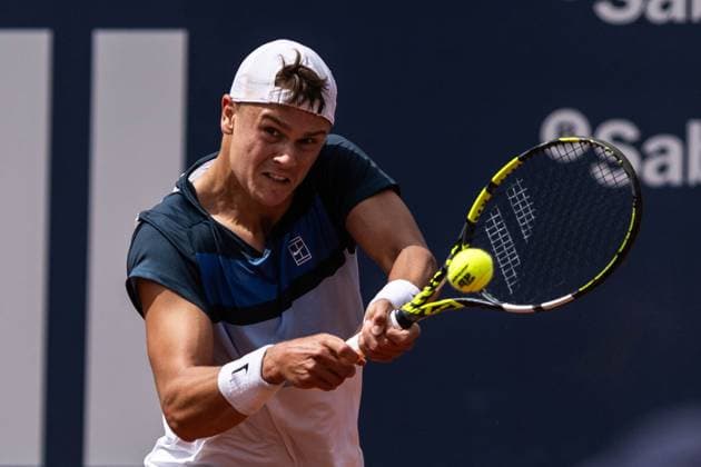 April 19, 2025, Barcelona, Barcelona, Spain: Holger Rune of Denmark during the semifinals between Karen Khachanov on Barcelona Open Banc Sabadell Trofeo Conde de Godo on April 19, 2025 in Barcelona, Spain. Barcelona Spain - ZUMAs316 20250419_znp_s316_004 Copyright: xMartixSeguraxRamonedax