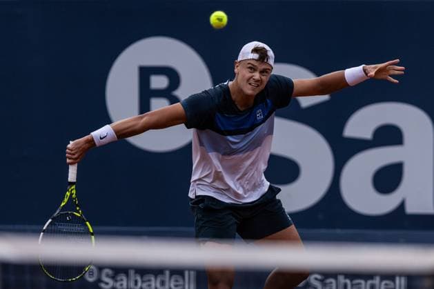 April 19, 2025, Barcelona, Barcelona, Spain: Holger Rune of Denmark during the semifinals between Karen Khachanov on Barcelona Open Banc Sabadell Trofeo Conde de Godo on April 19, 2025 in Barcelona, Spain. Barcelona Spain - ZUMAs316 20250419_znp_s316_024 Copyright: xMartixSeguraxRamonedax