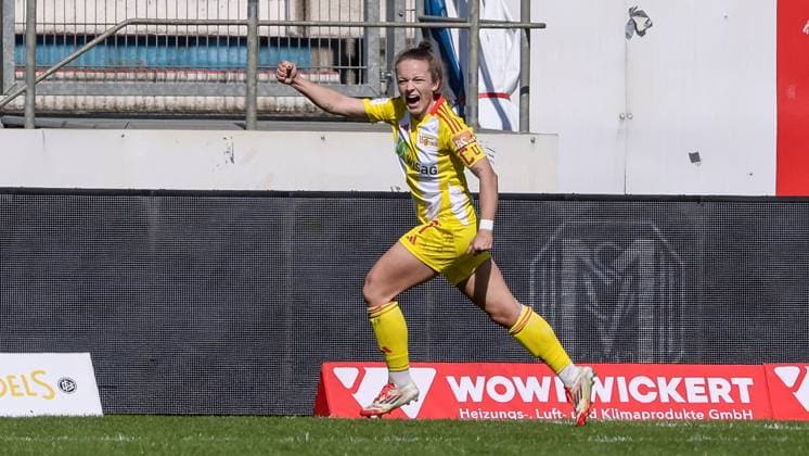 v.li.: Torschützin Lisa Heiseler (1. FC Union Berlin, 7) mit Torjubel, Jubel, jubeln, jubelt, optimistisch, Spielszene, Highlight, Freude über das Tor zum 0:2, DIE DFB-RICHTLINIEN UNTERSAGEN JEGLICHE NUTZUNG VON FOTOS ALS SEQUENZBILDER UND ODER VIDEOÄHNLICHE FOTOSTRECKEN. DFB REGULATIONS PROHIBIT ANY USE OF PHOTOGRAPHS AS IMAGE SEQUENCES AND OR QUASI-VIDEO., 19.04.2025, Meppen (Deutschland), Fussball, 2. Frauen-Bundesliga, SV Meppen - 1. FC Union Berlin