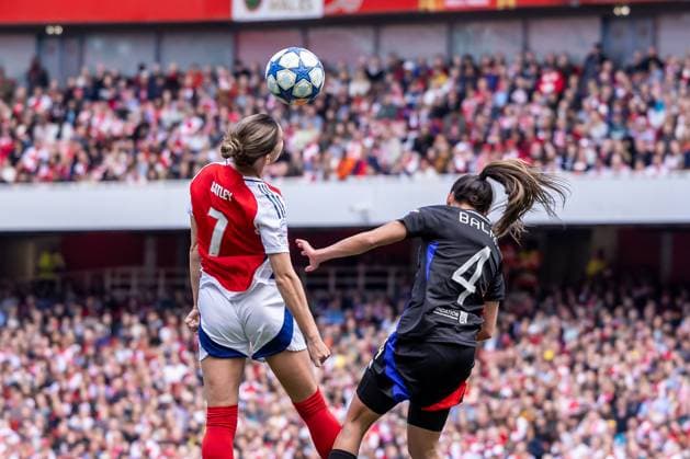 Football - 2024 2025 UEFA Women™s Champions League - Semi-Final - First Leg - Arsenal vs Olympique Lyonnais - Emirates Stadium - Saturday 19th April 2025 Steph Catley (Arsenal FC Women) and Selma Bacha (Olympique Lyonnais) compete for the header at the Emirates Stadium COLORSPORT DANIEL BEARHAM  csp_ars_lyo_db_19042025_
