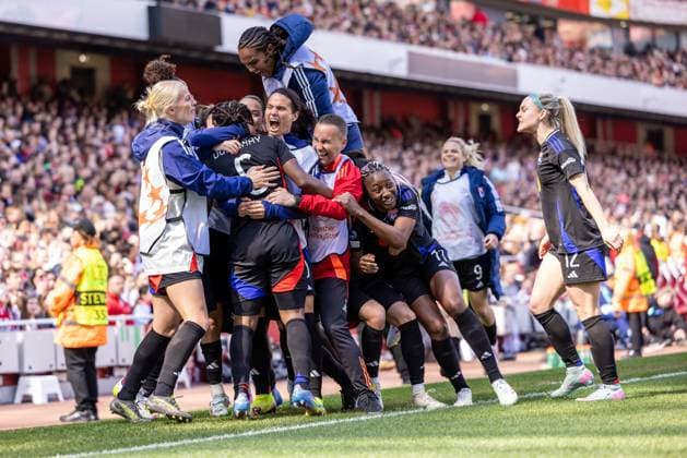 Football - 2024 2025 UEFA Women™s Champions League - Semi-Final - First Leg - Arsenal vs Olympique Lyonnais - Emirates Stadium - Saturday 19th April 2025 Melchie Dumornay (Olympique Lyonnais) runs to the touchline to celebrate after scoring the winning goal at the Emirates Stadium COLORSPORT DANIEL BEARHAM  csp_ars_lyo_db_19042025_