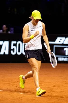 Im Bild Iga Swiatek Jelena Ostapenko LAT vs Iga Swiatek POL GER, Porsche Tennis Grand Prix GP Stuttgart 2025, WTA500, 19.04.2025 GER, Porsche Tennis Grand Prix GP Stuttgart 2025, WTA500, 19.04.2025 Stuttgart Copyright: xEibner-Pressefoto RogerxBuerkex EP