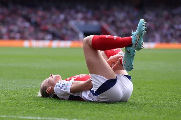 London, England, 19th April 2025. Leah Williamson of Arsenal appears to be in some discomfort holding her ankle after a challenge during the Arsenal Women vs Olympique Lyonnais UEFA Womens Champions League match at the Emirates Stadium, London. Picture credit should read: Paul Terry Sportimage EDITORIAL USE ONLY. No use with unauthorised audio, video, data, fixture lists, club league logos or live services. Online in-match use limited to 120 images, no video emulation. No use in betting, games or single club league player publications. SPI_043_PT_Arsenal_w_Lyon_W SPI-3848-0046