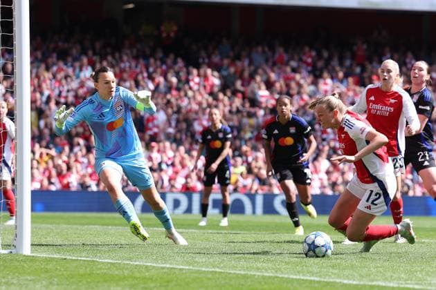 London, England, 19th April 2025. Frida Maanum of Arsenal fails to score in front of goal during the Arsenal Women vs Olympique Lyonnais UEFA Womens Champions League match at the Emirates Stadium, London. Picture credit should read: Paul Terry Sportimage EDITORIAL USE ONLY. No use with unauthorised audio, video, data, fixture lists, club league logos or live services. Online in-match use limited to 120 images, no video emulation. No use in betting, games or single club league player publications. SPI_044_PT_Arsenal_w_Lyon_W SPI-3848-0047