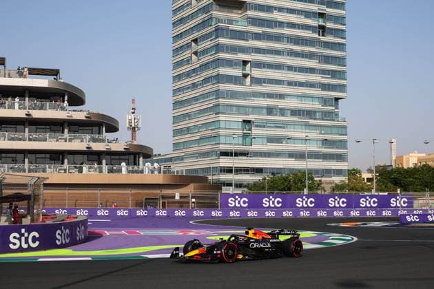 F1 - SAUDI ARABIAN GRAND PRIX 2025 01 VERSTAPPEN Max (nld), Red Bull Racing RB21, action during the Formula 1 STC Saudi Arabian Grand Prix 2025, 5th round of the 2025 FIA Formula One World Championship, WM, Weltmeisterschaft from April 18 to 20, 2025 on the Jeddah Corniche Circuit, in Jeddah, Saudi Arabia - JeddahSaudi Arabia  Copyright: xFLORENTxGOODENx