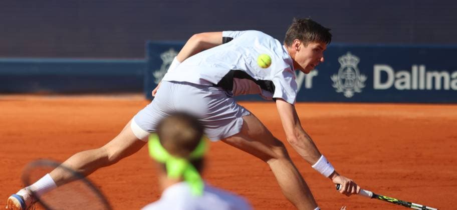 Fabian Marozsan (HUN) am Ball, im Halbfinale, Zweikampf, Aktion, gegen Alexander Zverev (GER) Tennis BMW Open by Bitpanda ATP, Tennis Herren 500 München 19.04.2025 FOTO: Mladen Lackovic LakoPress