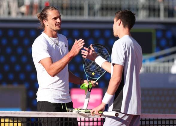Fabian Marozsan (HUN) gratuliert dem Sieger, Alexander Zverev Tennis - BMW Open 2025 - ATP, Tennis Herren - MTTC Iphitos - Munich - - Germany - 19 April 2025. Copyright: xJuergenxHasenkopfx