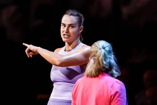 im Bild Aryna Sabalenka beschwert sich ueber eine angeblich falsche Entscheidung Aryna Sabalenka vs Elise Mertens BEL GER, Porsche Tennis Grand Prix GP Stuttgart 2025, WTA500, 19.04.2025 GER, Porsche Tennis Grand Prix GP Stuttgart 2025, WTA500, 19.04.2025 Stuttgart Copyright: xEibner-Pressefoto RogerxBuerkex EP
