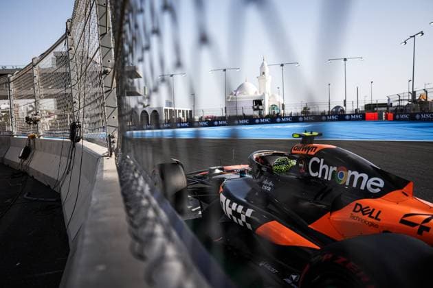F1 - SAUDI ARABIAN GRAND PRIX 2025 04 NORRIS Lando (gbr), McLaren F1 Team MCL39, action during the Formula 1 STC Saudi Arabian Grand Prix 2025, 5th round of the 2025 FIA Formula One World Championship, WM, Weltmeisterschaft from April 18 to 20, 2025 on the Jeddah Corniche Circuit, in Jeddah, Saudi Arabia - JeddahSaudi Arabia  Copyright: xANTONINxVINCENTx