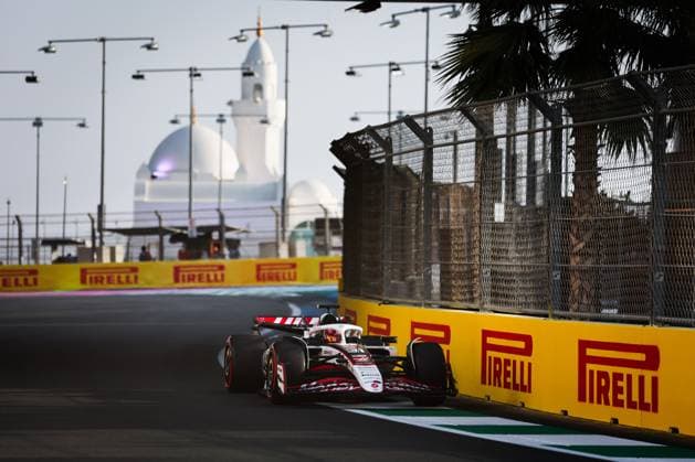 F1 - SAUDI ARABIAN GRAND PRIX 2025 31 OCON Esteban (fra), Haas F1 Team VF-25 Ferrari, action during the Formula 1 STC Saudi Arabian Grand Prix 2025, 5th round of the 2025 FIA Formula One World Championship, WM, Weltmeisterschaft from April 18 to 20, 2025 on the Jeddah Corniche Circuit, in Jeddah, Saudi Arabia - JeddahSaudi Arabia  Copyright: xANTONINxVINCENTx