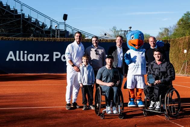 BMW Open München ATP, Tennis Herren 500; 19.04.2025 Siegerehrung der Allianz Para Trophy Gruppenfoto mit den beiden Finalisten im Einzel Alfie Hewett (Grossbritannien) und Gustavo Fernandez (Argentinien) Mischa Zverev (Schirmherr Allianz Para Trophy) BMW Open by Bitpanda München ATP 500: Tag 8, München, MTTC Iphitos am 19.04.2025 Copyright: xBEAUTIFULxSPORTS Wunderlx