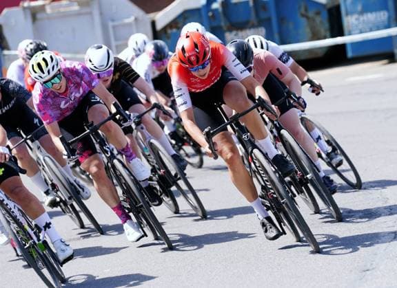 19.04.2025 44.GP Osterhas 2025. Frauen.Alessandra Keller Team Thoemus Maxon (SUI) in Rot.Links Linda Indergand (SUI) Team LIV