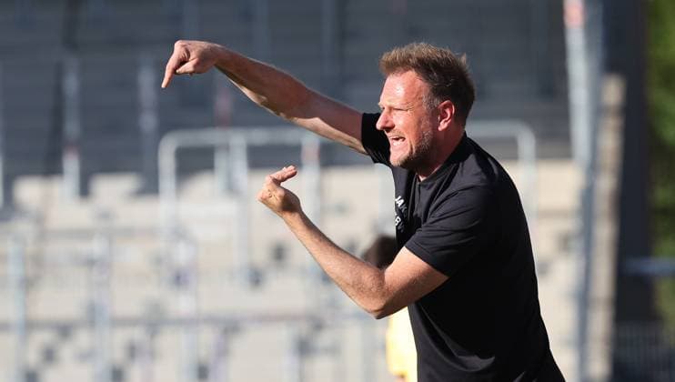 BAU Großaspach , Fußball 3.Liga , VfB Stuttgart II vs. SC Verl , Trainer Markus Fiedler ( VfB )