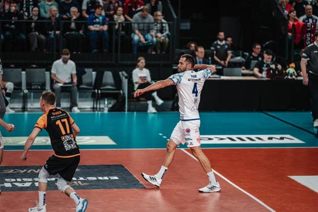Volleyball Herren Saison 2024 2025 Volleyball Bundesliga Playoff Halbfinale Spiel 5 SVG Lüneburg vs. VfB Friedrichshafen 19.04.2025 Tim Peter ( 4 VfB Friedrichshafen) jubelt Lüneburg LKH Arena Niedersachsen Deutschland